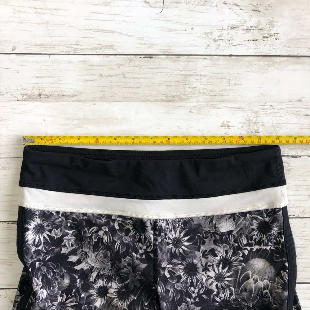 LULULEMON Up The Pace Flowabunga Black/White Sunflower Print Cropped Leg… - Picture 9 of 12